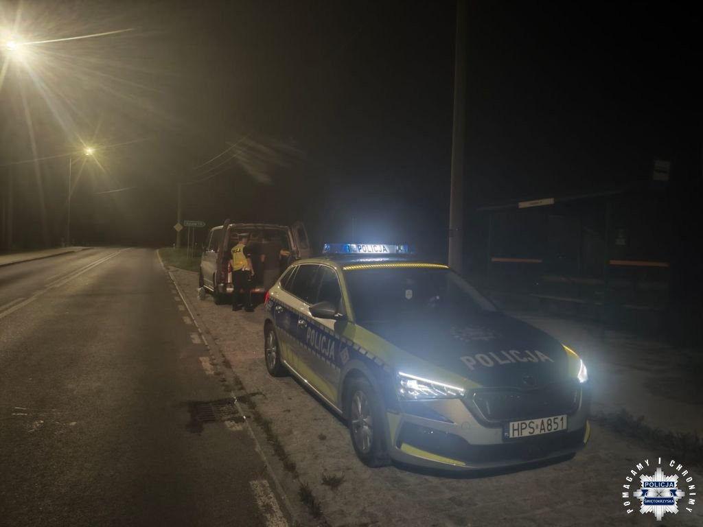 Policjanci pomogli przy awarii auta