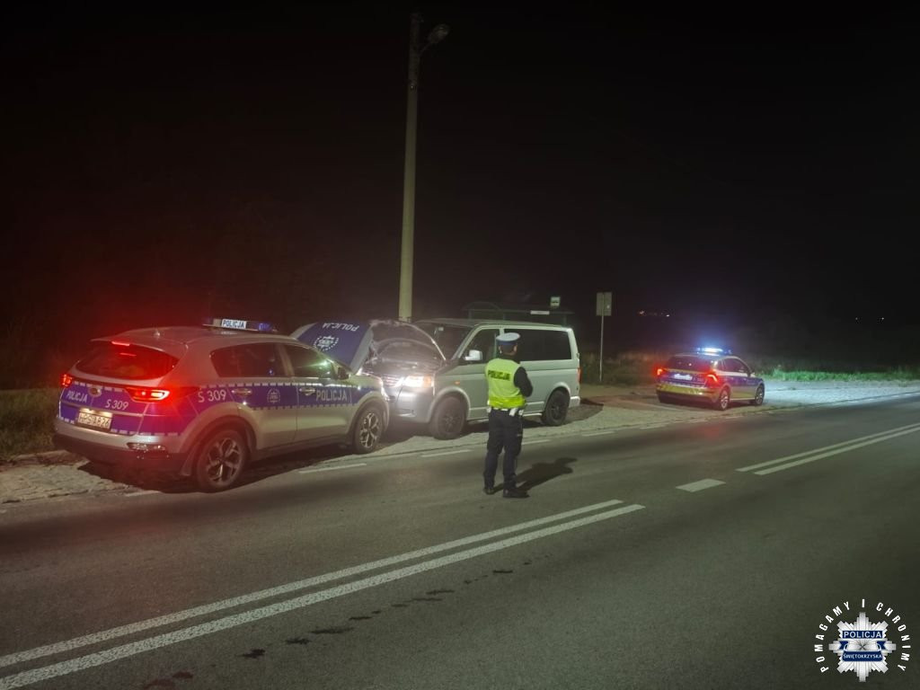 Policjanci pomogli przy awarii auta