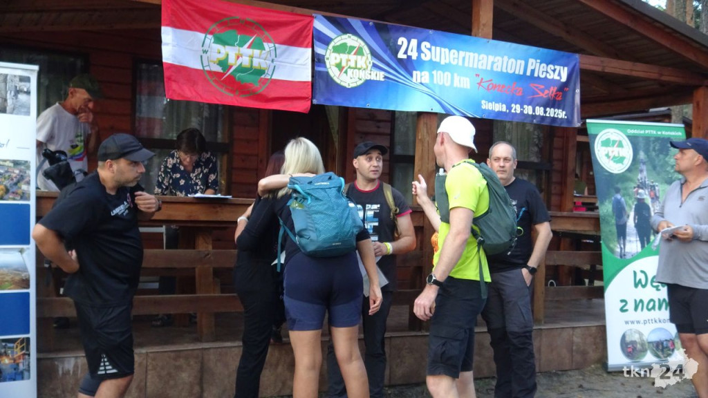 Konecka Setka ruszyła. Najwytrwalsi piechurzy są na trasie [wideo, zdjęcia]