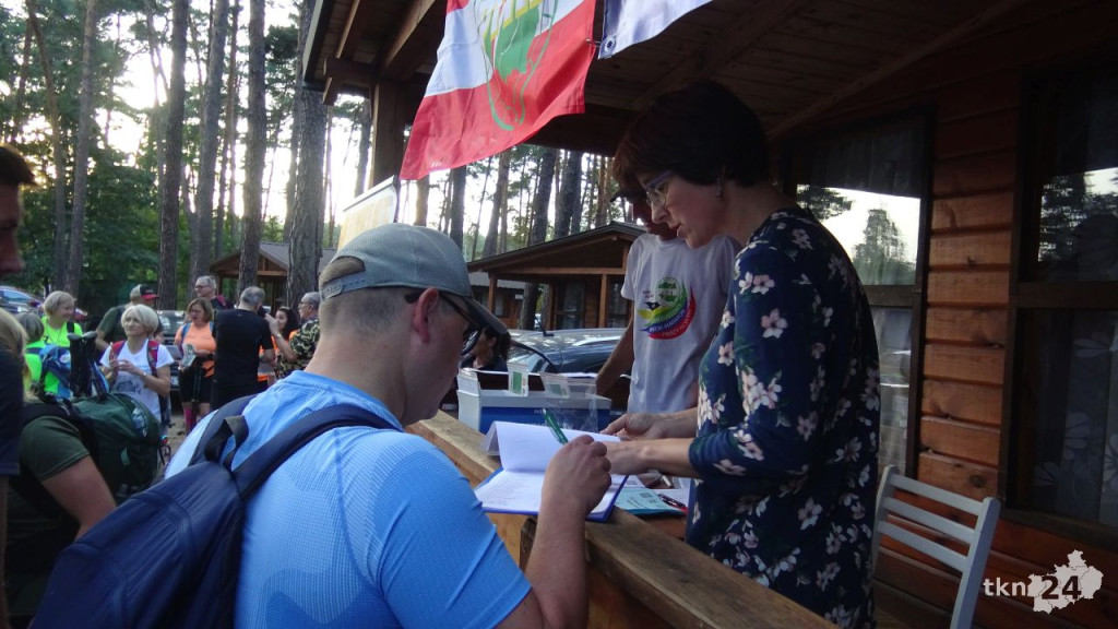 Konecka Setka ruszyła. Najwytrwalsi piechurzy są na trasie [wideo, zdjęcia]