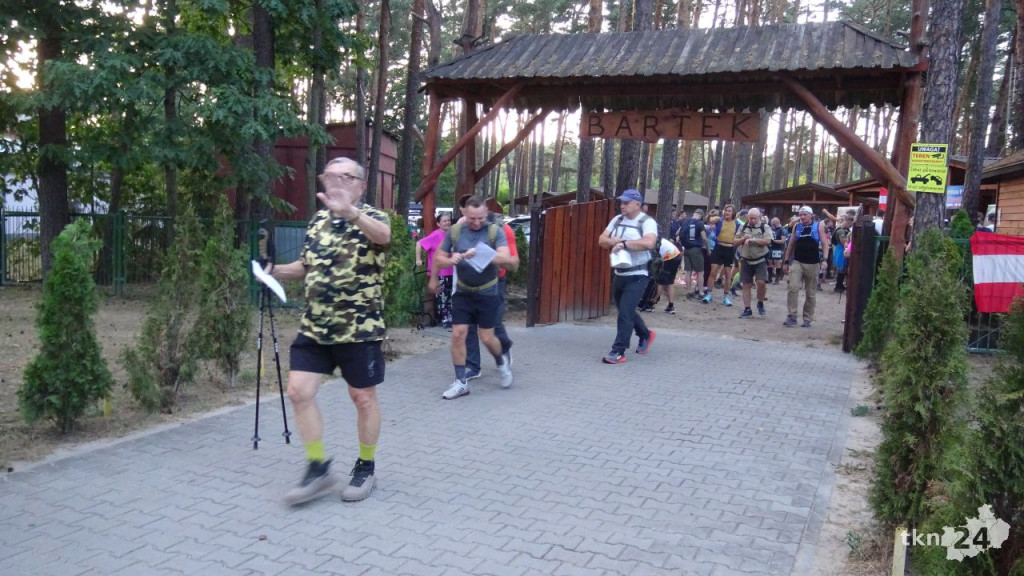 Konecka Setka ruszyła. Najwytrwalsi piechurzy są na trasie [wideo, zdjęcia]