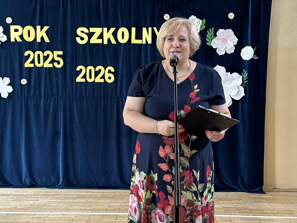 Rozpoczęcie roku szkolnego w ZSP im. Stanisława Staszica w Stąporkowie [zdjęcia]