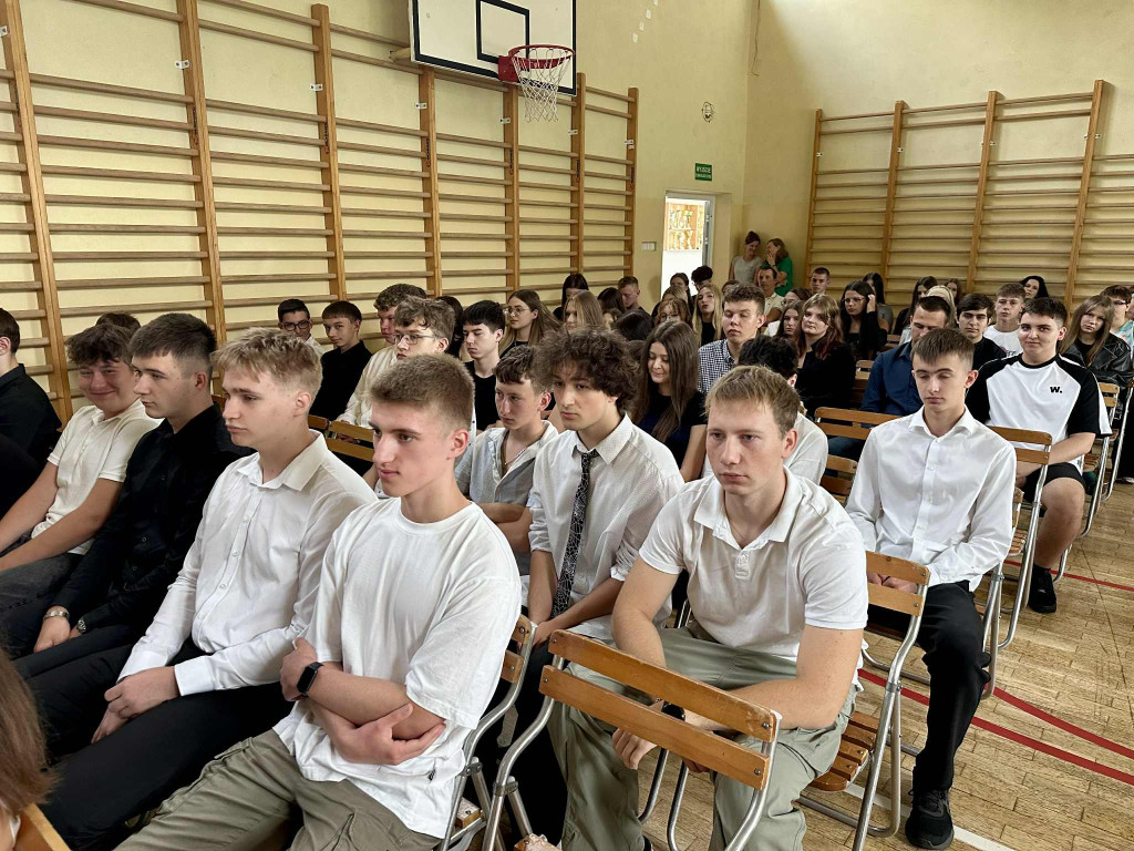 Rozpoczęcie roku szkolnego w ZSP im. Stanisława Staszica w Stąporkowie [zdjęcia]