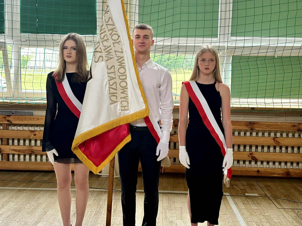 Rozpoczęcie roku szkolnego w ZSP im. Stanisława Staszica w Stąporkowie [zdjęcia]
