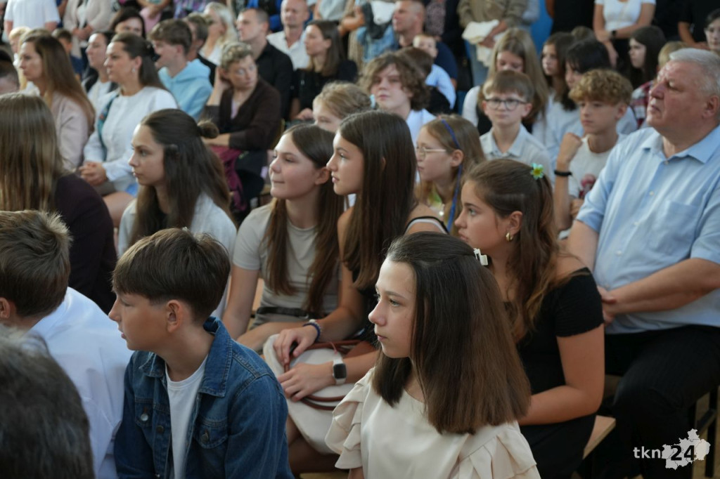 Nowy rok szkolny wystartował! Powiat konecki wrócił do nauki [wideo, zdjęcia]
