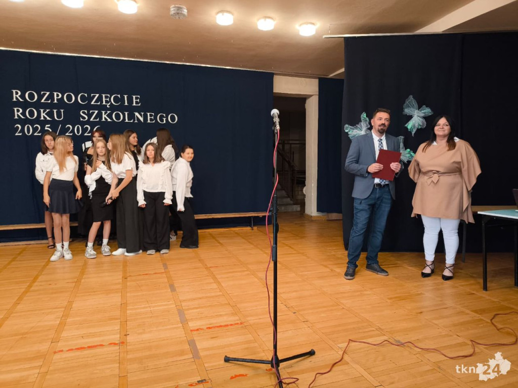 Nowy rok szkolny wystartował! Powiat konecki wrócił do nauki [wideo, zdjęcia]
