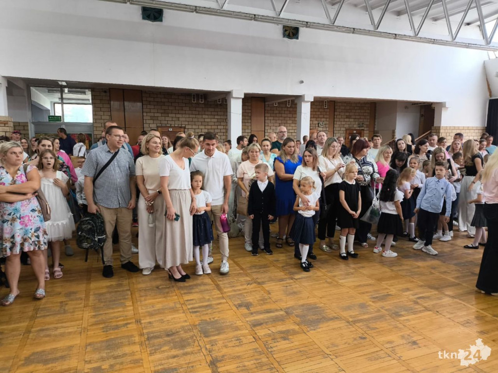 Nowy rok szkolny wystartował! Powiat konecki wrócił do nauki [wideo, zdjęcia]