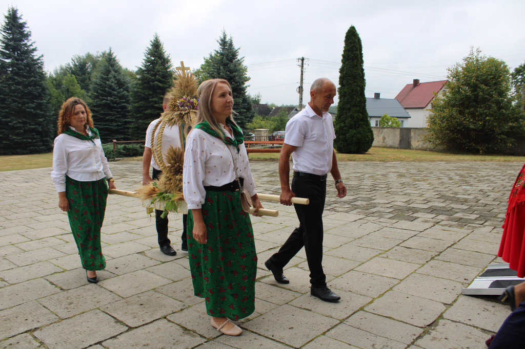 Dożynki parafialne w Miedzierzy. Wspólne dziękczynienie za plony [zdjęcia]