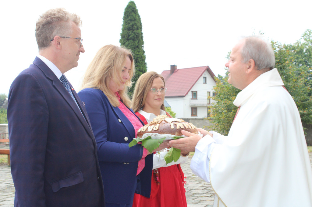 Dożynki parafialne w Miedzierzy. Wspólne dziękczynienie za plony [zdjęcia]