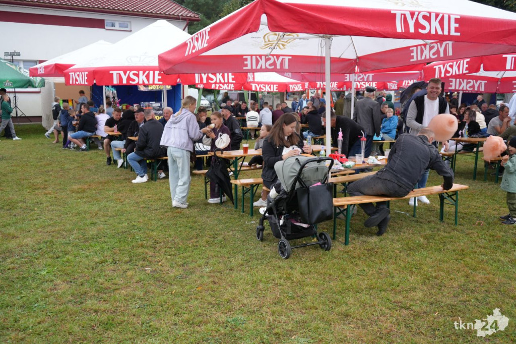 Gmina Fałków pożegnała lato w Czermnie z zespołem MIG [wideo, zdjęcia]