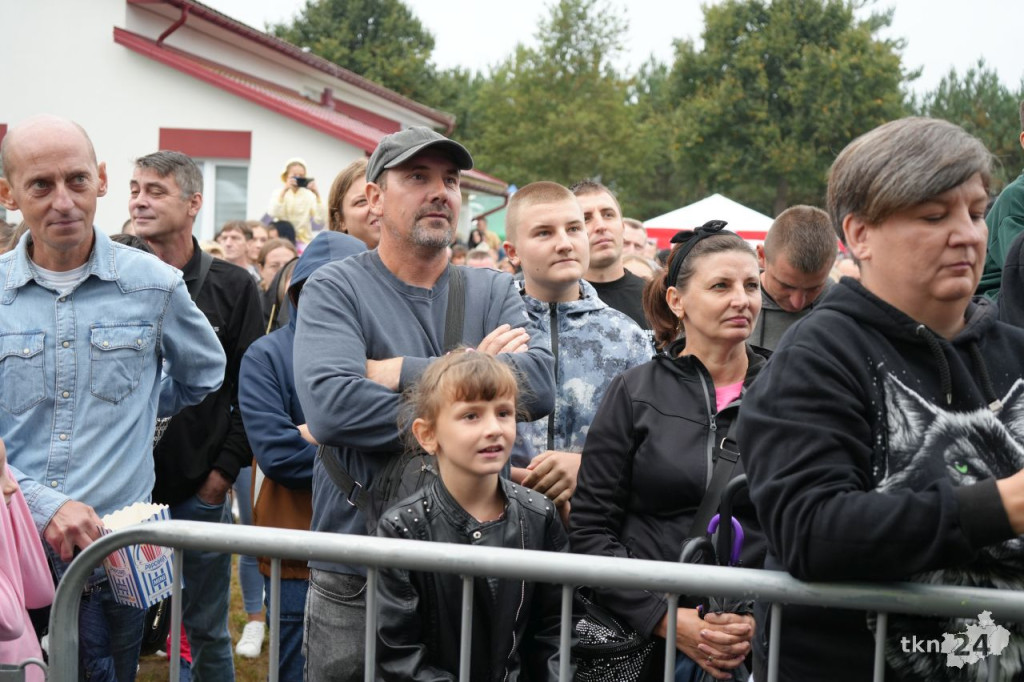 Gmina Fałków pożegnała lato w Czermnie z zespołem MIG [wideo, zdjęcia]