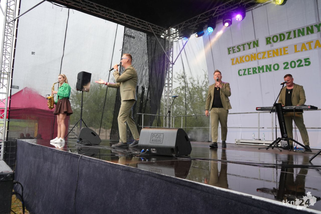 Gmina Fałków pożegnała lato w Czermnie z zespołem MIG [wideo, zdjęcia]