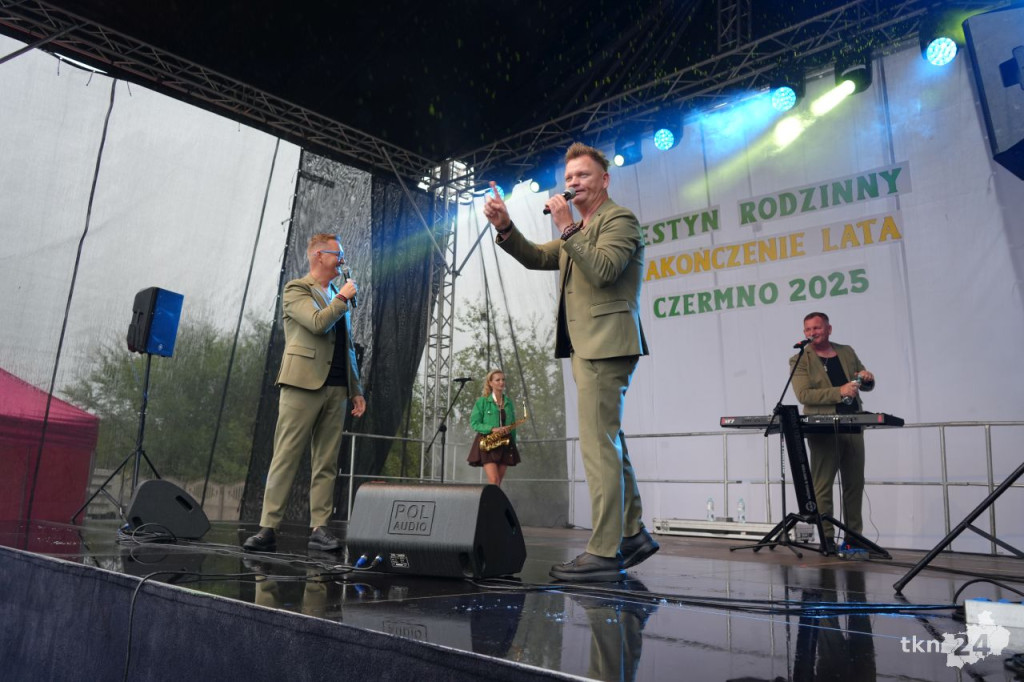Gmina Fałków pożegnała lato w Czermnie z zespołem MIG [wideo, zdjęcia]
