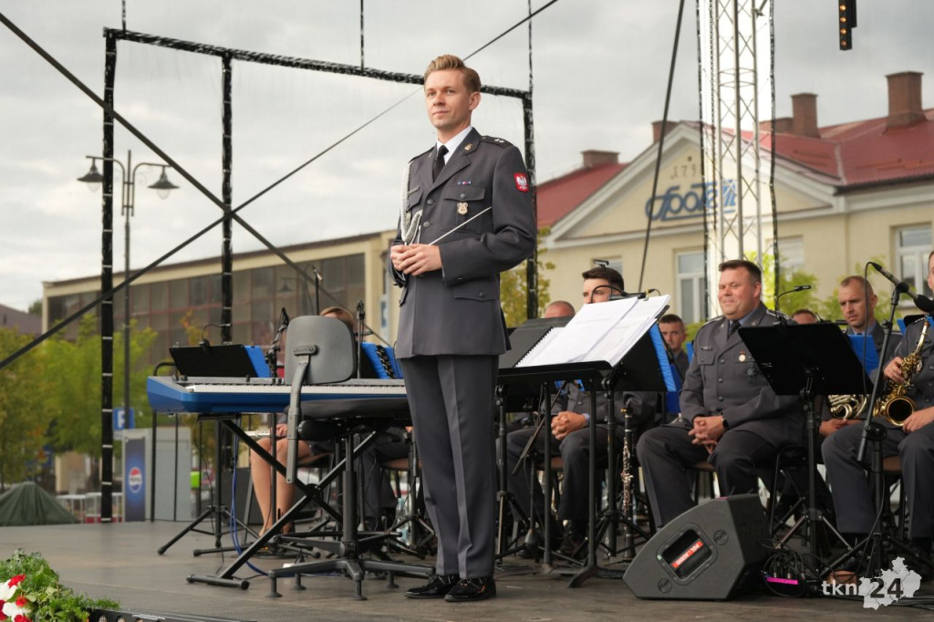 Niedziela Koneckiego Września 2025. Modlitwa za ojczyznę i koncert wojskowy na rynku [wideo, zdjęcia]
