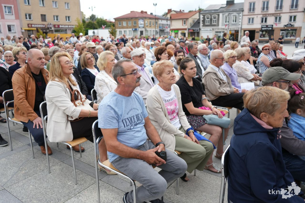 Niedziela Koneckiego Września 2025. Modlitwa za ojczyznę i koncert wojskowy na rynku [wideo, zdjęcia]