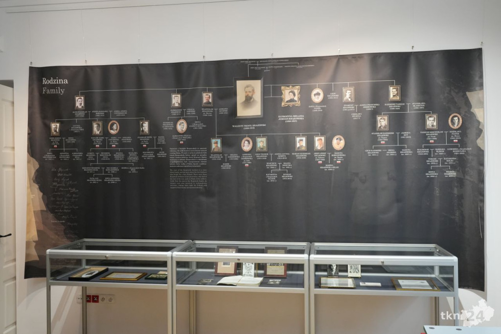 Wieczór z historią. Biblioteka Publiczna w Końskich zaprosiła na wystawę i prelekcje [zdjęcia]