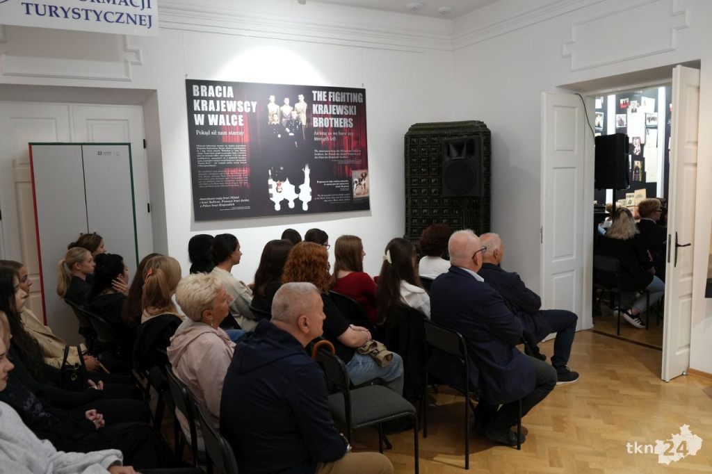 Wieczór z historią. Biblioteka Publiczna w Końskich zaprosiła na wystawę i prelekcje [zdjęcia]