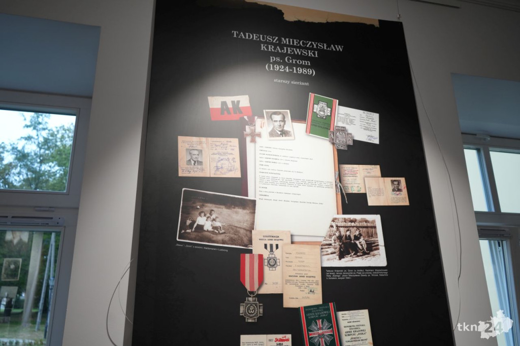 Wieczór z historią. Biblioteka Publiczna w Końskich zaprosiła na wystawę i prelekcje [zdjęcia]