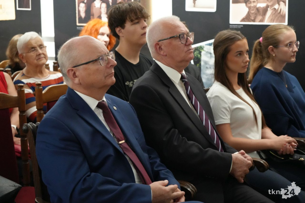 Wieczór z historią. Biblioteka Publiczna w Końskich zaprosiła na wystawę i prelekcje [zdjęcia]
