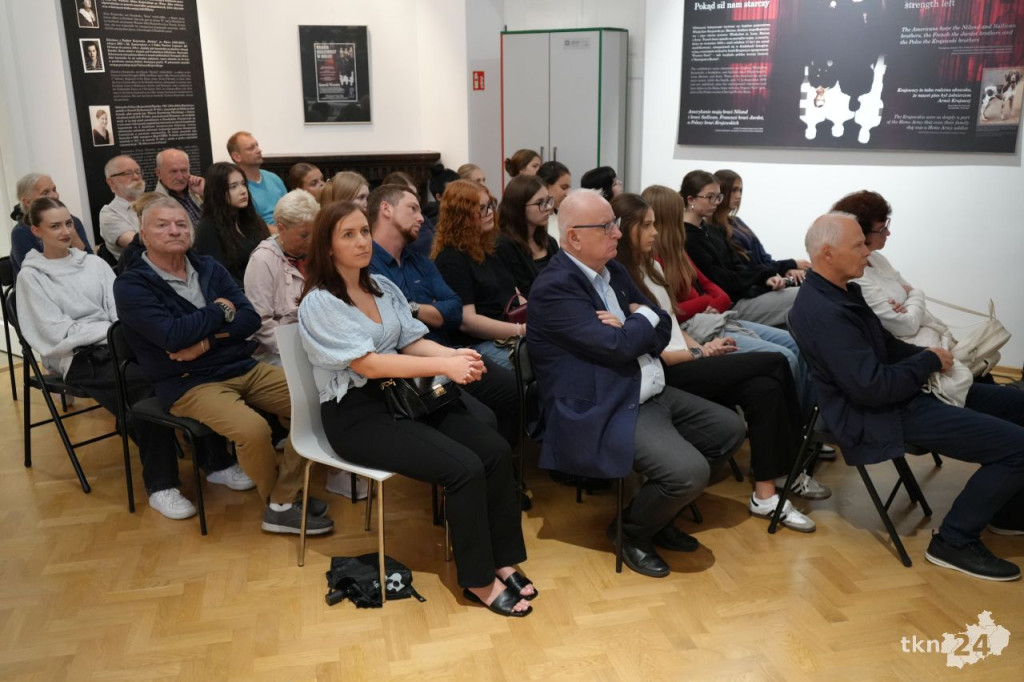 Wieczór z historią. Biblioteka Publiczna w Końskich zaprosiła na wystawę i prelekcje [zdjęcia]
