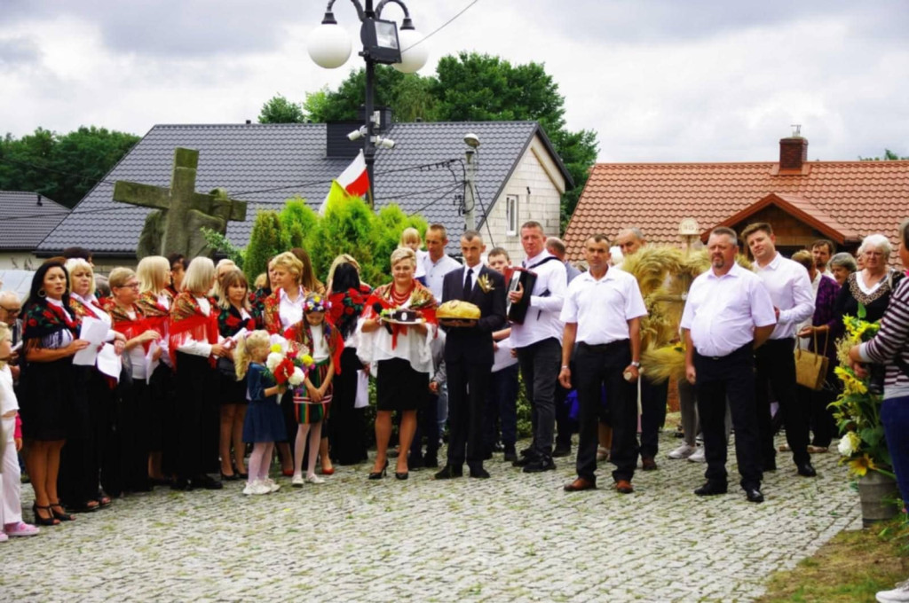 Msza dożynkowa i rekonstrukcja historyczna w Gowarczowie [zdjęcia]