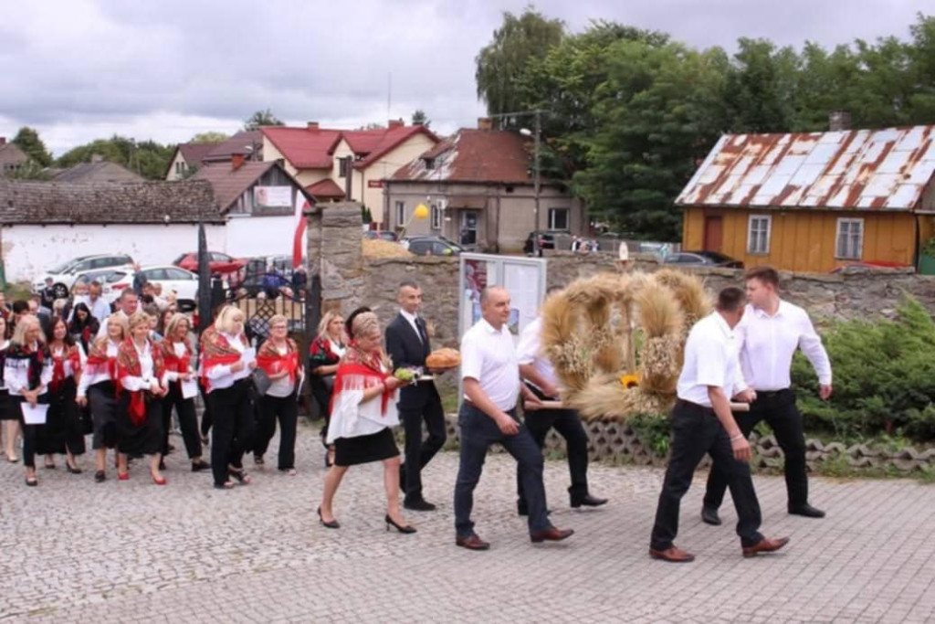 Msza dożynkowa i rekonstrukcja historyczna w Gowarczowie [zdjęcia]