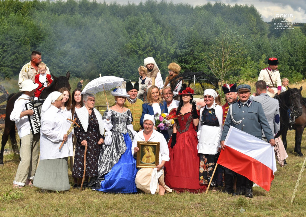 Msza dożynkowa i rekonstrukcja historyczna w Gowarczowie [zdjęcia]