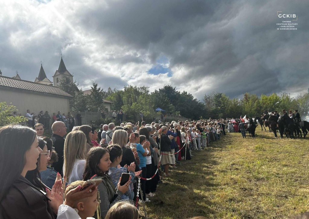 Msza dożynkowa i rekonstrukcja historyczna w Gowarczowie [zdjęcia]