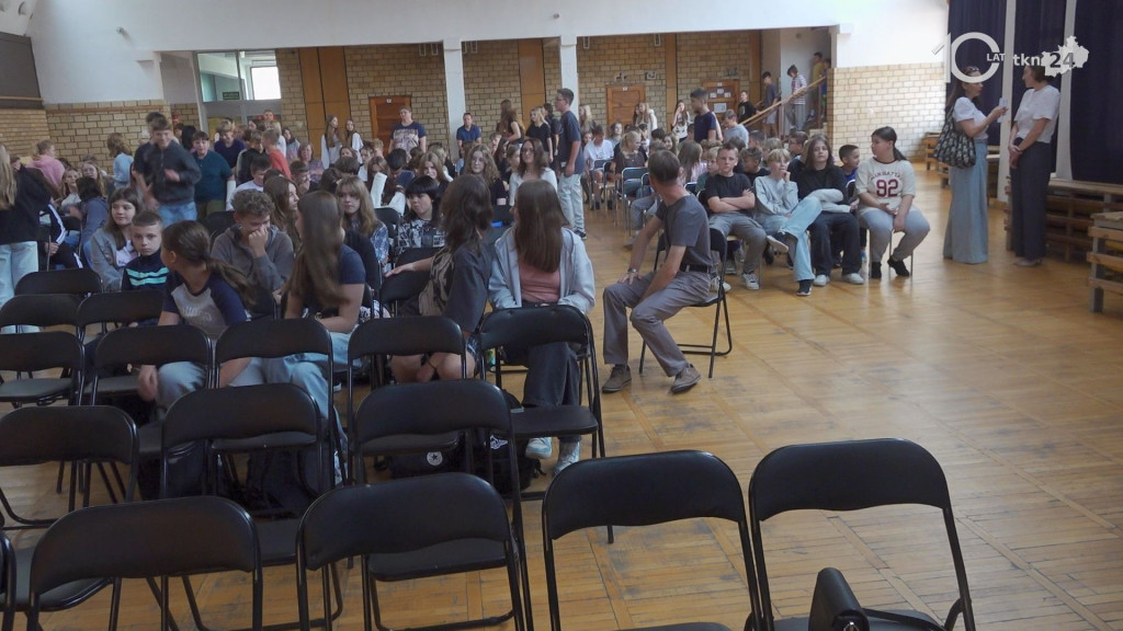 Narodowe Czytanie w Szkole Podstawowej nr 1 w Końskich [wideo, zdjęcia]