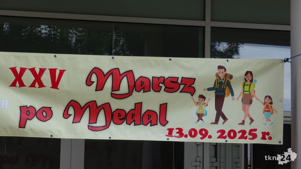 Nawet 270 osób maszeruje po medal na szlakach wokół Końskich! [wideo, zdjęcia]
