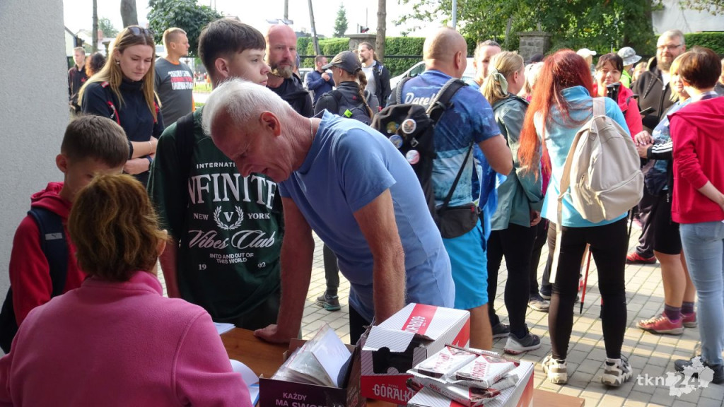 Nawet 270 osób maszeruje po medal na szlakach wokół Końskich! [wideo, zdjęcia]