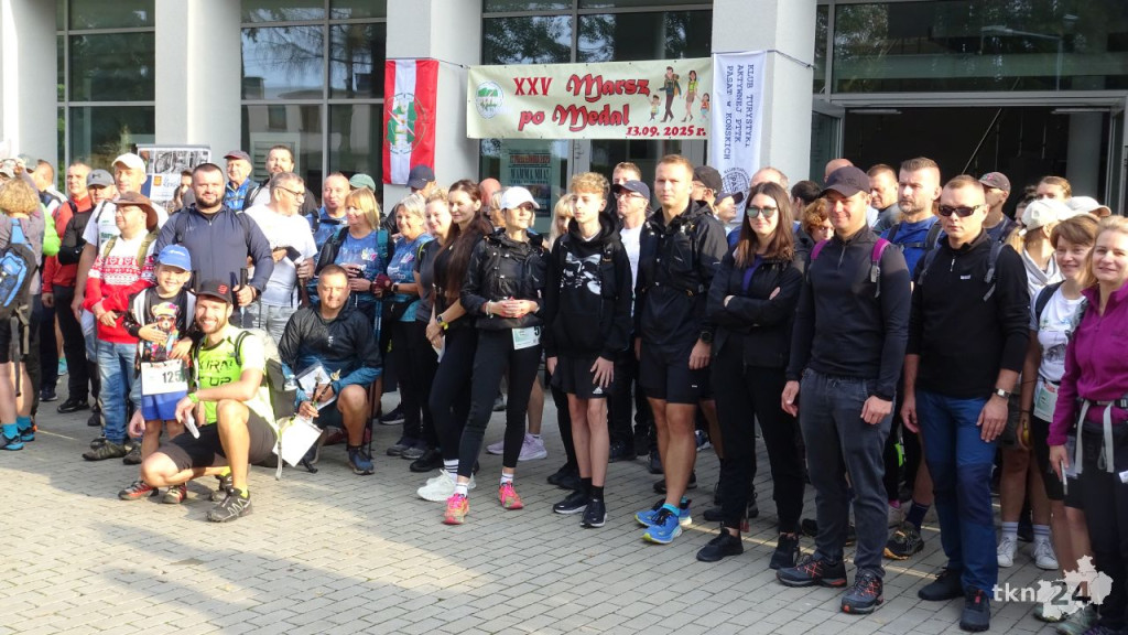 Nawet 270 osób maszeruje po medal na szlakach wokół Końskich! [wideo, zdjęcia]
