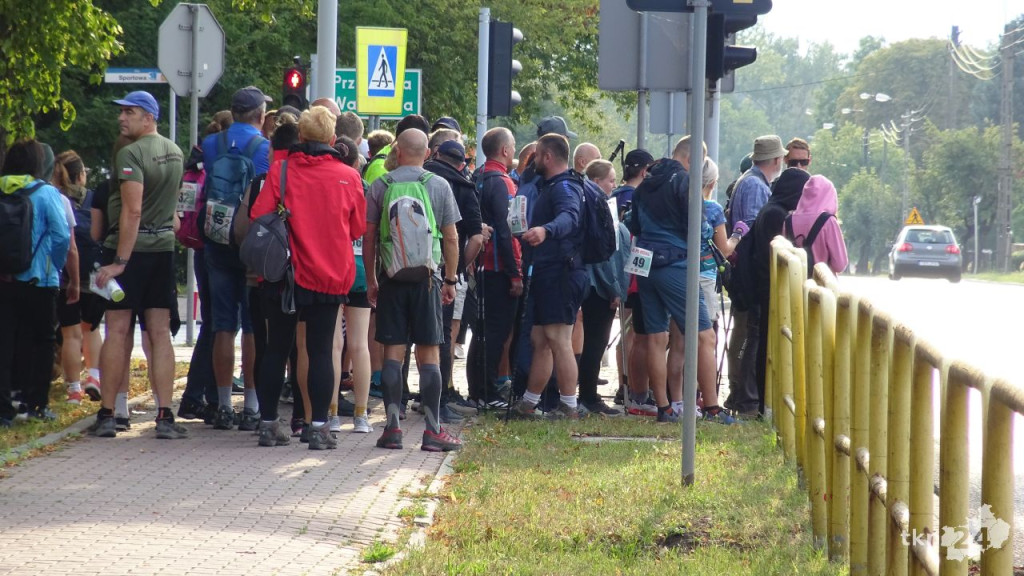 Nawet 270 osób maszeruje po medal na szlakach wokół Końskich! [wideo, zdjęcia]