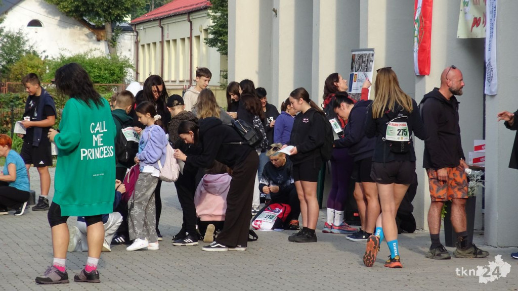 Nawet 270 osób maszeruje po medal na szlakach wokół Końskich! [wideo, zdjęcia]