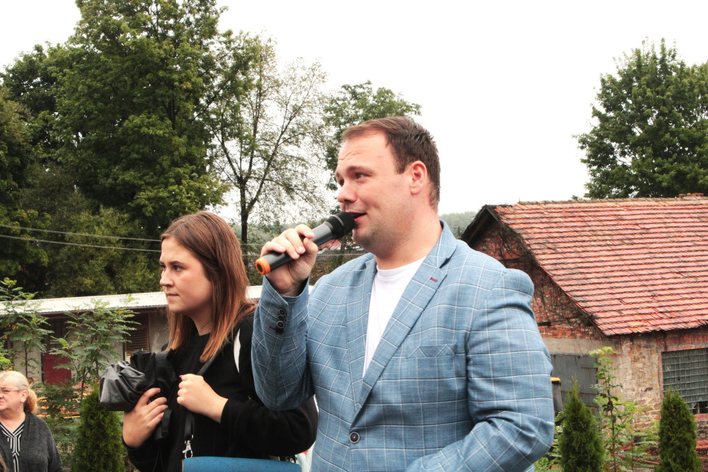 Pierwszy spacer historyczny w Niekłaniu. Uczestnicy poznawali lokalną historię [wideo, zdjęcia]