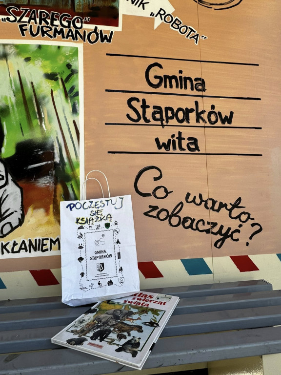 Nowy wygląd przystanków i bookcrossing w Stąporkowie [zdjęcia]