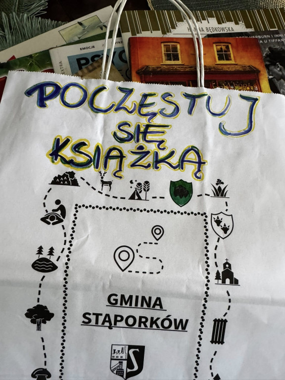 Nowy wygląd przystanków i bookcrossing w Stąporkowie [zdjęcia]