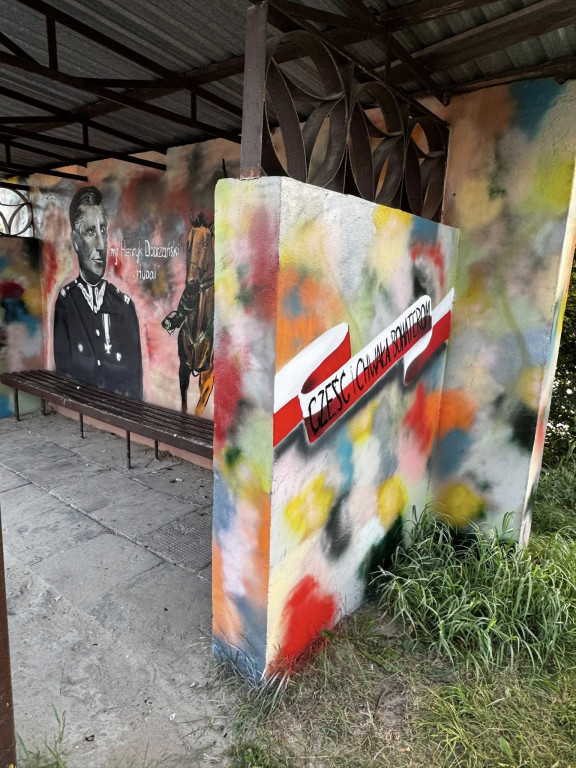 Nowy wygląd przystanków i bookcrossing w Stąporkowie [zdjęcia]