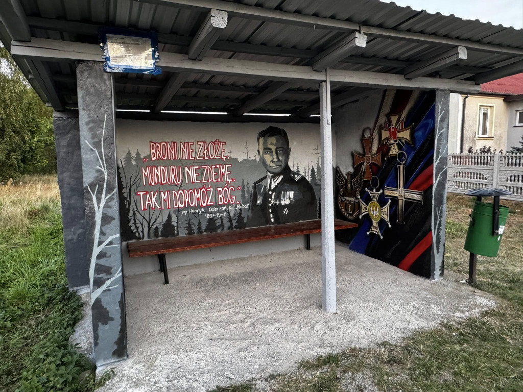 Nowy wygląd przystanków i bookcrossing w Stąporkowie [zdjęcia]
