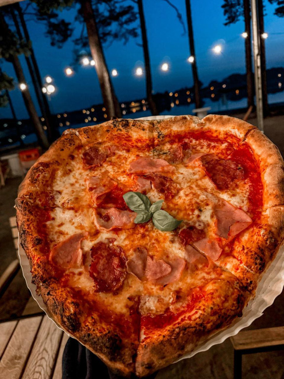 Pino Pizza & Beach Bar w Sielpi zaprasza na pożegnanie sezonu