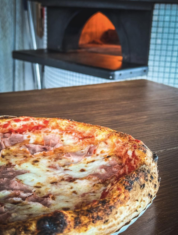 Pino Pizza & Beach Bar w Sielpi zaprasza na pożegnanie sezonu