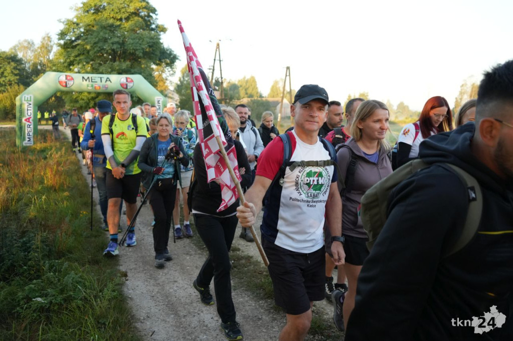 Po raz czwarty pożegnali Afrykę. 140 piechurów na trasie rajdu [wideo, zdjęcia]