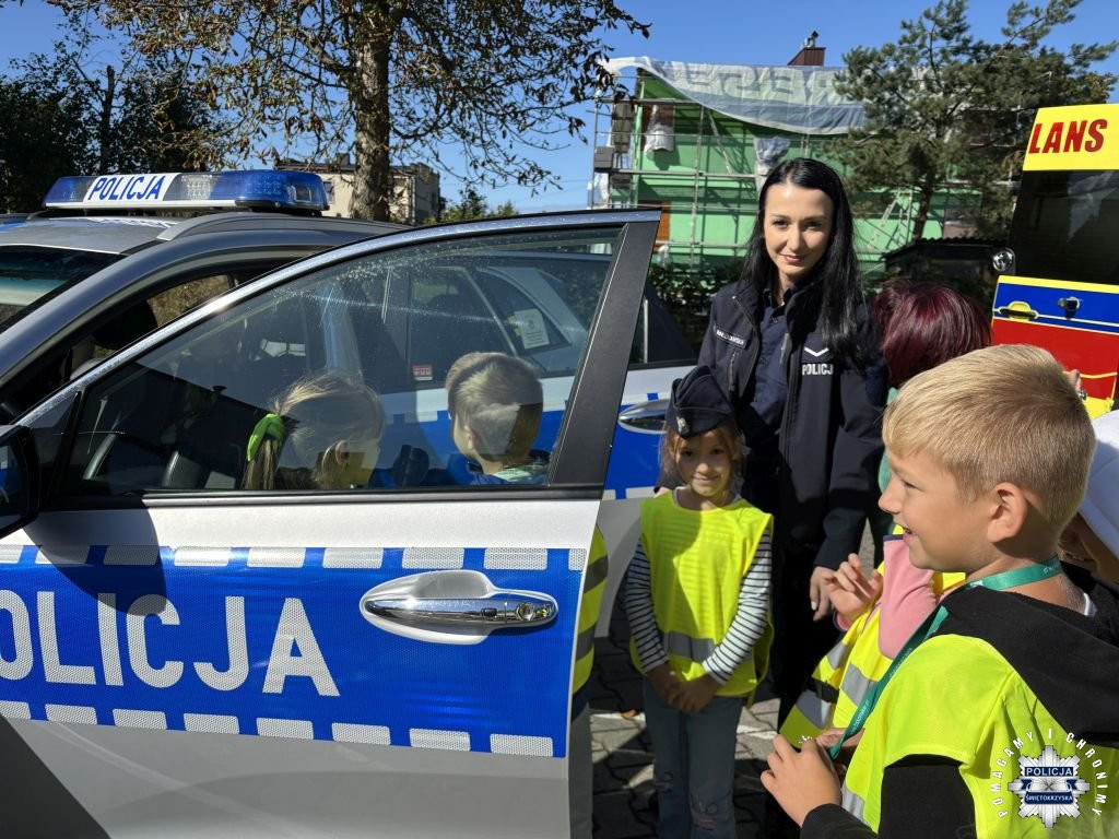 Bezpieczna droga do szkoły - działania profilaktyczne koneckich policjantów