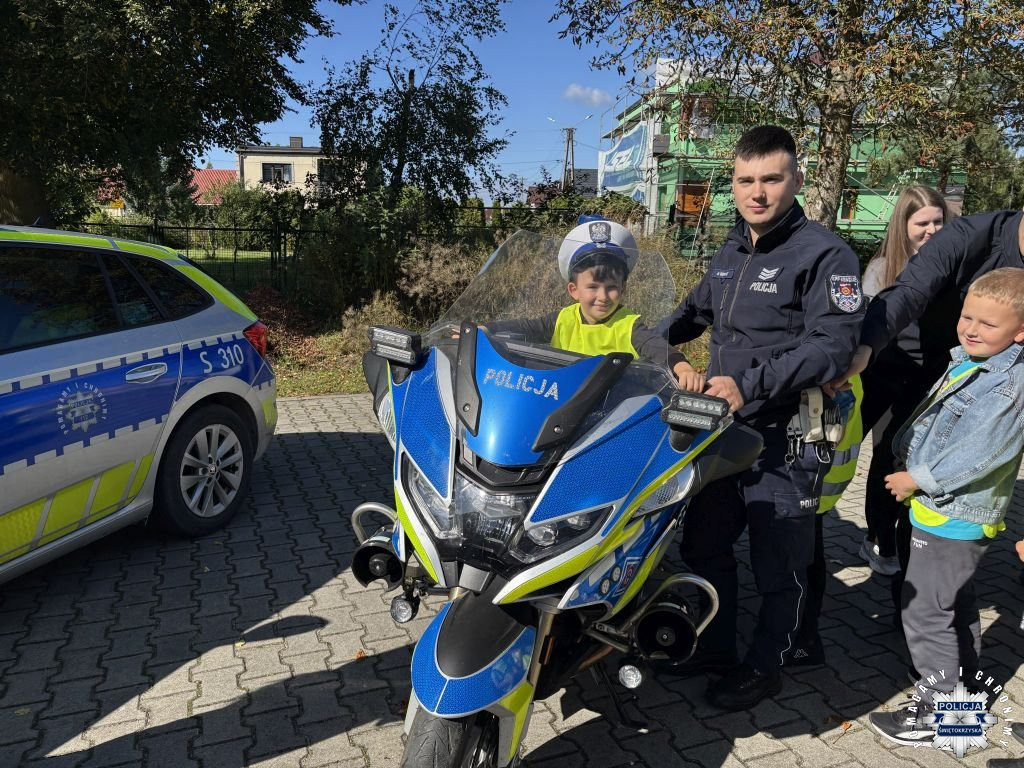 Bezpieczna droga do szkoły - działania profilaktyczne koneckich policjantów