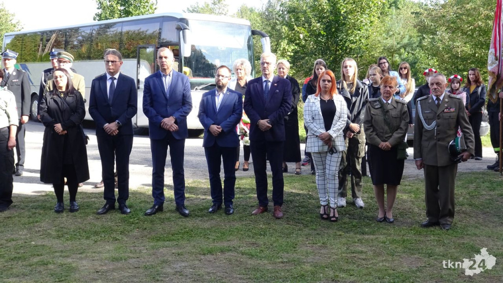 W Bokowie uroczyście odsłonięto odnowiony pomnik pamięci żołnierzy Armii Krajowej [wideo, zdjęcia]