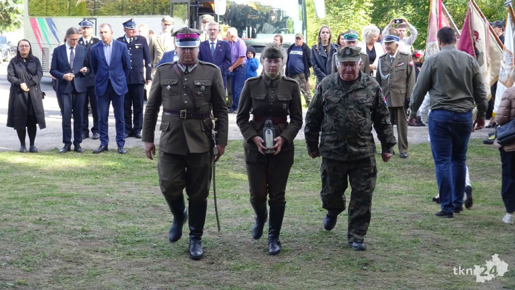 W Bokowie uroczyście odsłonięto odnowiony pomnik pamięci żołnierzy Armii Krajowej [wideo, zdjęcia]