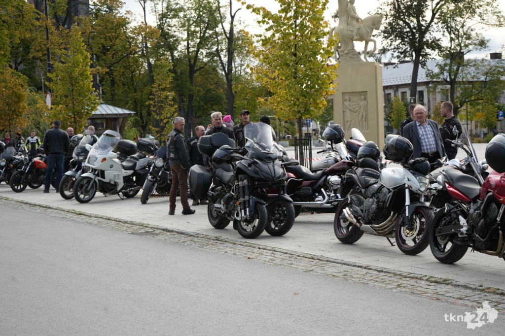 Ryk silników w centrum Końskich. Czarna Flota zakończyła sezon motocyklowy [wideo, zdjęcia]