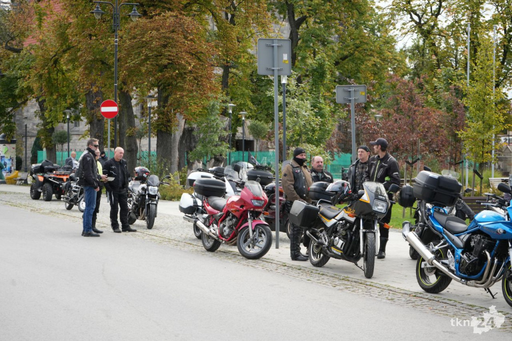 Ryk silników w centrum Końskich. Czarna Flota zakończyła sezon motocyklowy [wideo, zdjęcia]