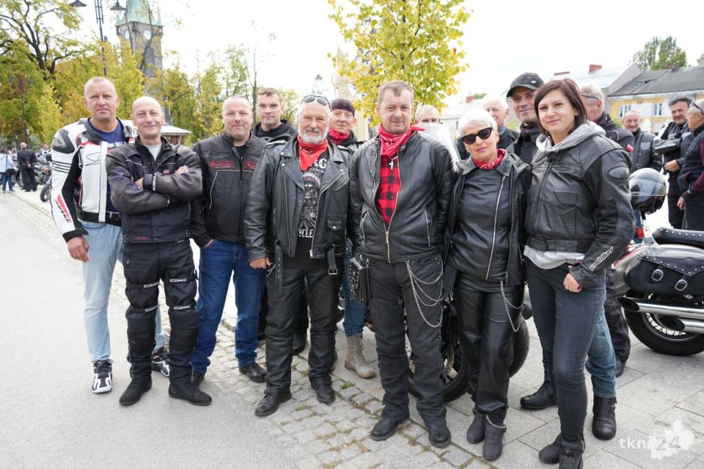 Ryk silników w centrum Końskich. Czarna Flota zakończyła sezon motocyklowy [wideo, zdjęcia]