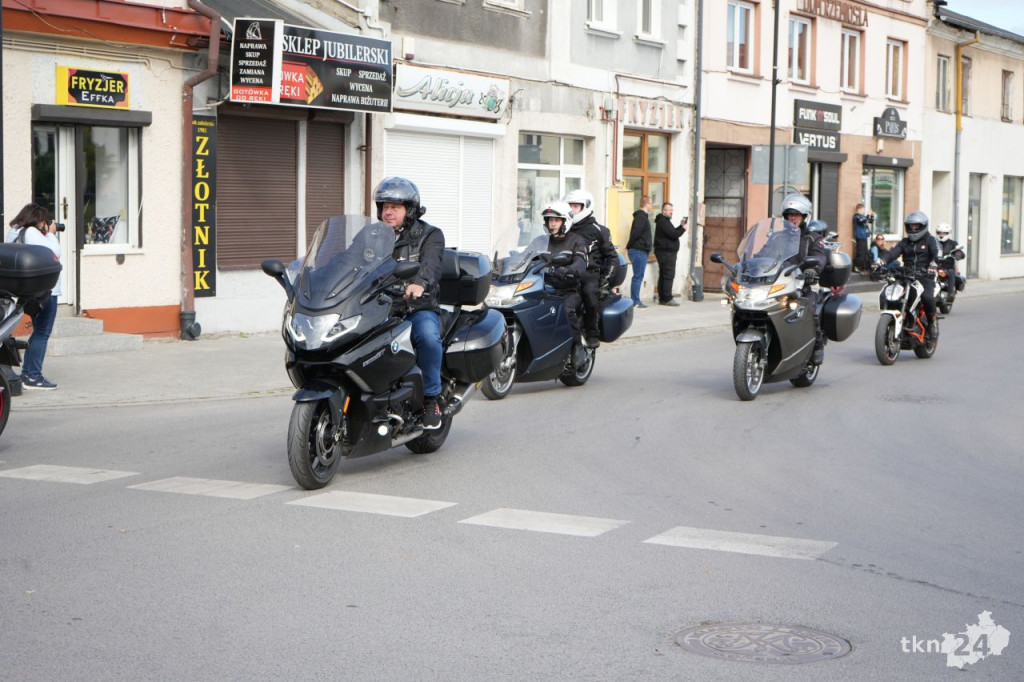Ryk silników w centrum Końskich. Czarna Flota zakończyła sezon motocyklowy [wideo, zdjęcia]